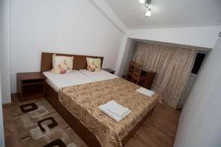 Хостелы Hostel Ruxandra Фокшани Двухместный номер с 2 отдельными кроватями и собственной ванной комнатой-8